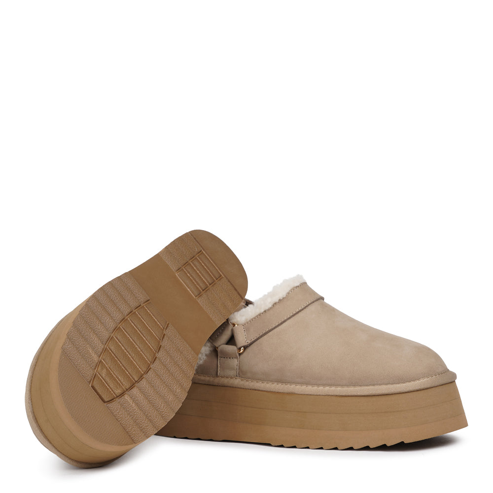 Lovelies Studio - Orrido – Nubuck Mules with Shearling Lining
Step into cosy luxury with our Orrido nubuck mules. Made from soft, premium nubuck and lined with plush shearling, they keep your feet warm, comfy, and stylish — perfect for chilly days.
The adjustable heel strap lets you find your perfect fit, so you’ll feel secure and supported wherever the day takes you.