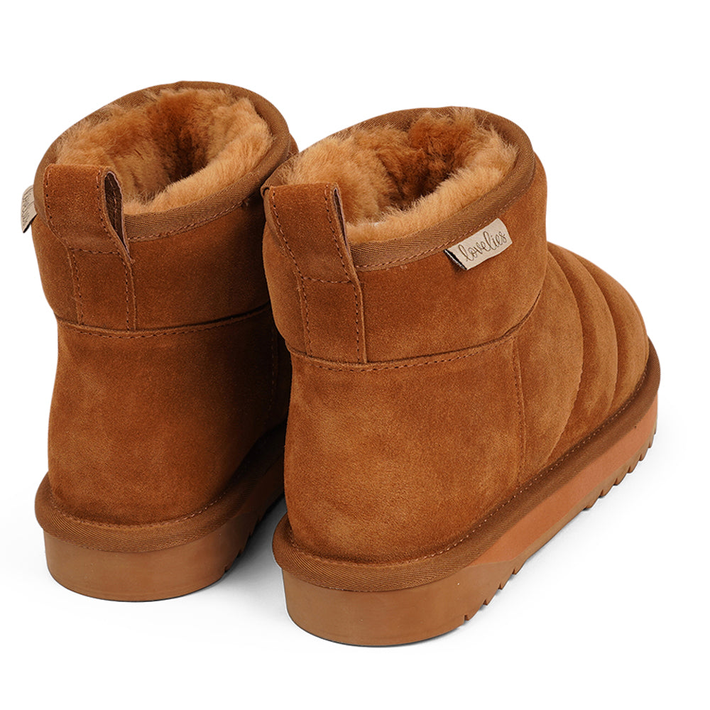Lovelies - Ossa, Ossa, the epitome of cozy chic, is here to elevate your autumn and winter footwear game. These mid-high shearling boots are designed to envelop your feet in softness and warmth, making every step a delight. Crafted with both comfort and durability in mind, Ossa boasts a soft and resilient rubber sole that's perfect for tackling wintery conditions. And let's not forget the exquisite design that complements your style effortlessly, ensuring you're fashionably prepared for the season ahead.