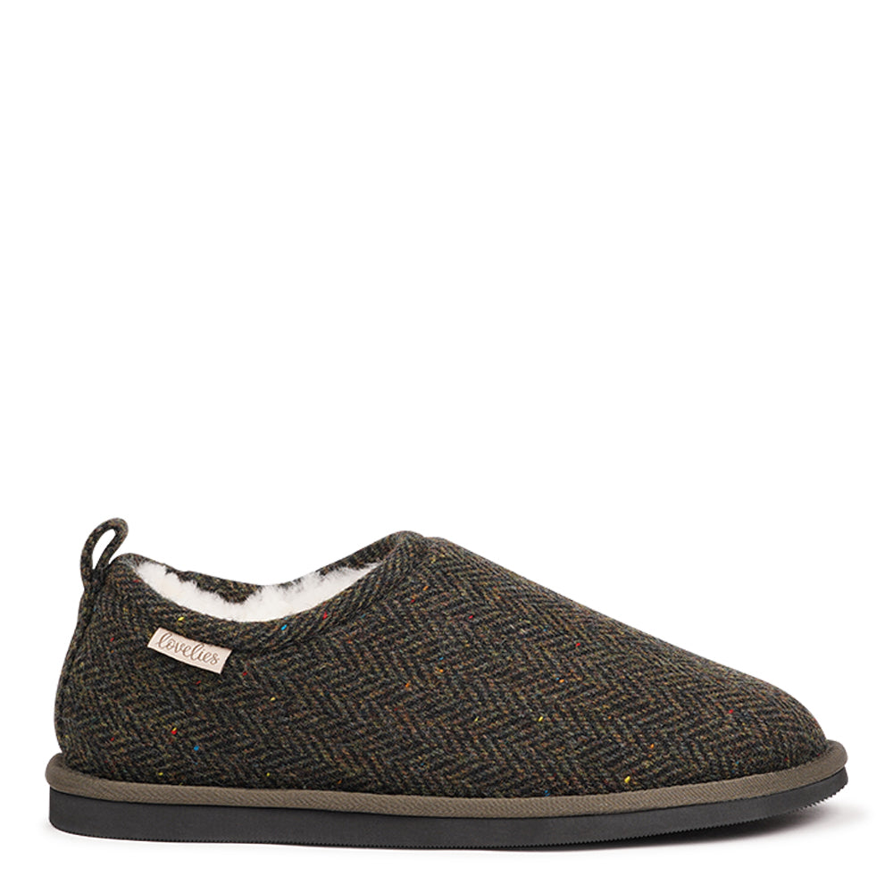 Introducing the Palpana slippers for men, designed for ultimate comfort and warmth. Crafted from 100% wool, these open slippers feature a footbed and lining made from luxurious shearling fur, offering a soft, plush feel that keeps your feet cozy all day long. The natural properties of the shearling help regulate temperature, ensuring your feet stay warm during the colder months while remaining comfortable and dry.
The slippers are equipped with a lightweight and flexible EVA sole, providing durability and