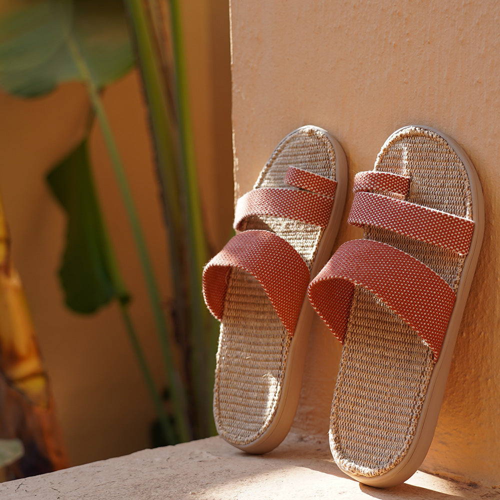 Lovelies Studio - Pinamar, the effortless summer essential. Once you slip into our signature sandals, you may never want to wear anything else. Crafted with soft, delicate materials, they offer the perfect balance of comfort and elegance.
Lightweight and easy to wear, Pinamar sandals come in striking summer hues that pair beautifully with flowy dresses or your favorite light-wash jeans. A must-have for sun-soaked days and breezy evenings.