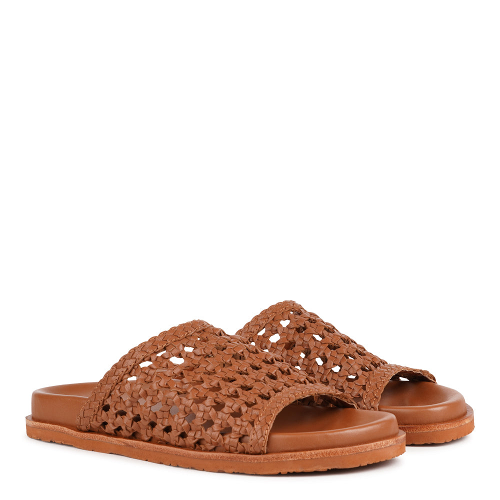 Lovelies Studio - Positano — a beautifully handcrafted leather sandal that blends feminine elegance with everyday comfort. Designed with a wide, handwoven leather strap and a soft leather insole for a natural, comfortable feel.
Crafted from vegetable-tanned leather, the supple yet durable straps are made to age beautifully over time. Finished with a durable rubber outsole for reliable grip, Positano offers both stability and ease—perfect for relaxed daytime wear and more refined evening occasions.