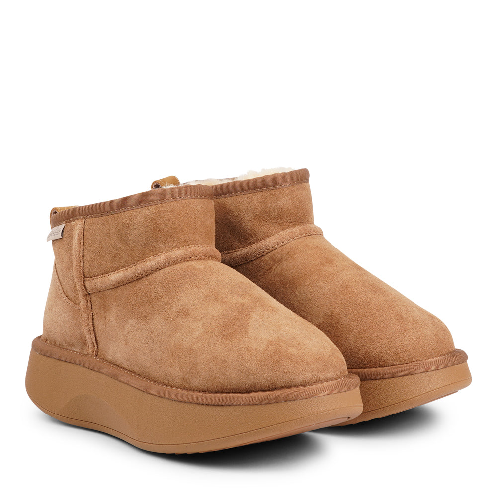 Lovelies Studio - Crafted for unparalleled comfort, these luxurious shearling boots are your perfect winter companion. With soft, durable rubber soles, they provide the confidence to navigate colder months while keeping your feet protected from the elements.
The Prayon boots go beyond mere functionality—effortlessly combining warmth and style, they offer a seamless blend of fashion and practicality.