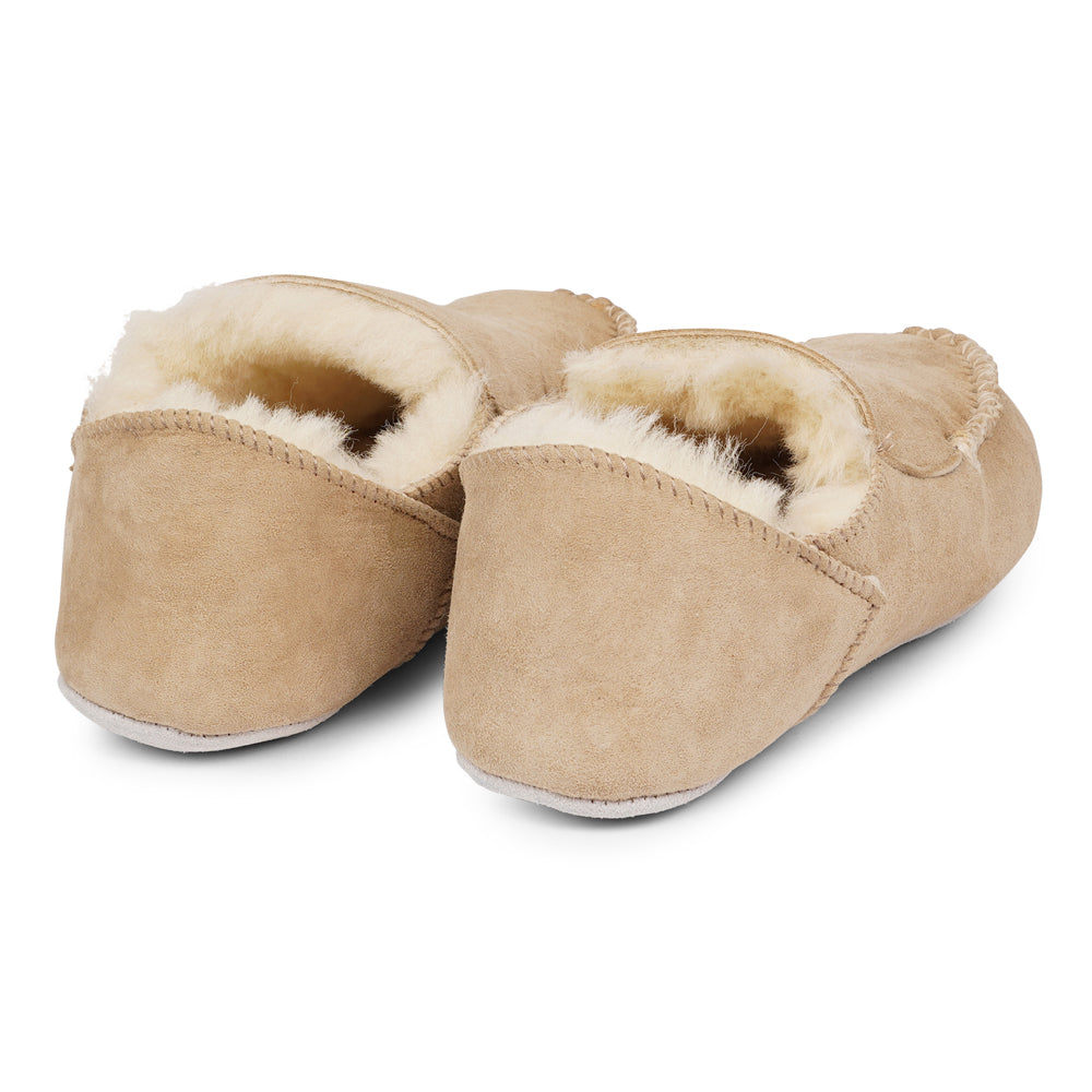 Lovelies Crafted from 100% premium sheepskin, these moccasins not only epitomize elegance but also offer a multitude of practical benefits that cater to the changing seasons.  We are proud to announce that Pumori Shearling Moccasins hold the prestigious LWG Environmental GOLD RATED Certification, a testament to our commitment to sustainable and eco-friendly practices. 