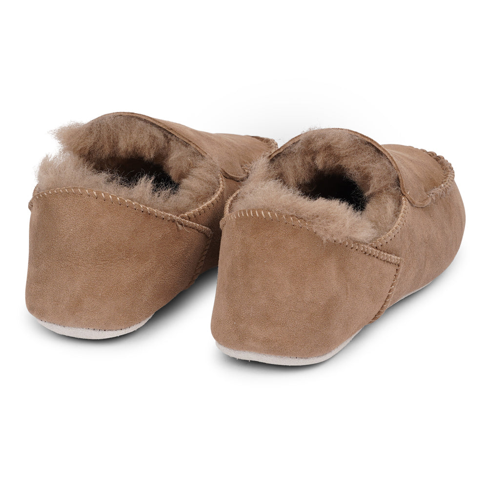 Lovelies Crafted from 100% premium sheepskin, these moccasins not only epitomize elegance but also offer a multitude of practical benefits that cater to the changing seasons.  We are proud to announce that Pumori Shearling Moccasins hold the prestigious LWG Environmental GOLD RATED Certification, a testament to our commitment to sustainable and eco-friendly practices. 