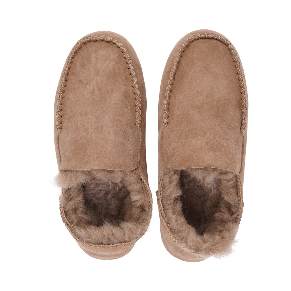 Lovelies Crafted from 100% premium sheepskin, these moccasins not only epitomize elegance but also offer a multitude of practical benefits that cater to the changing seasons. We are proud to announce that Pumori Shearling Moccasins hold the prestigious LWG Environmental GOLD RATED Certification, a testament to our commitment to sustainable and eco-friendly practices.
