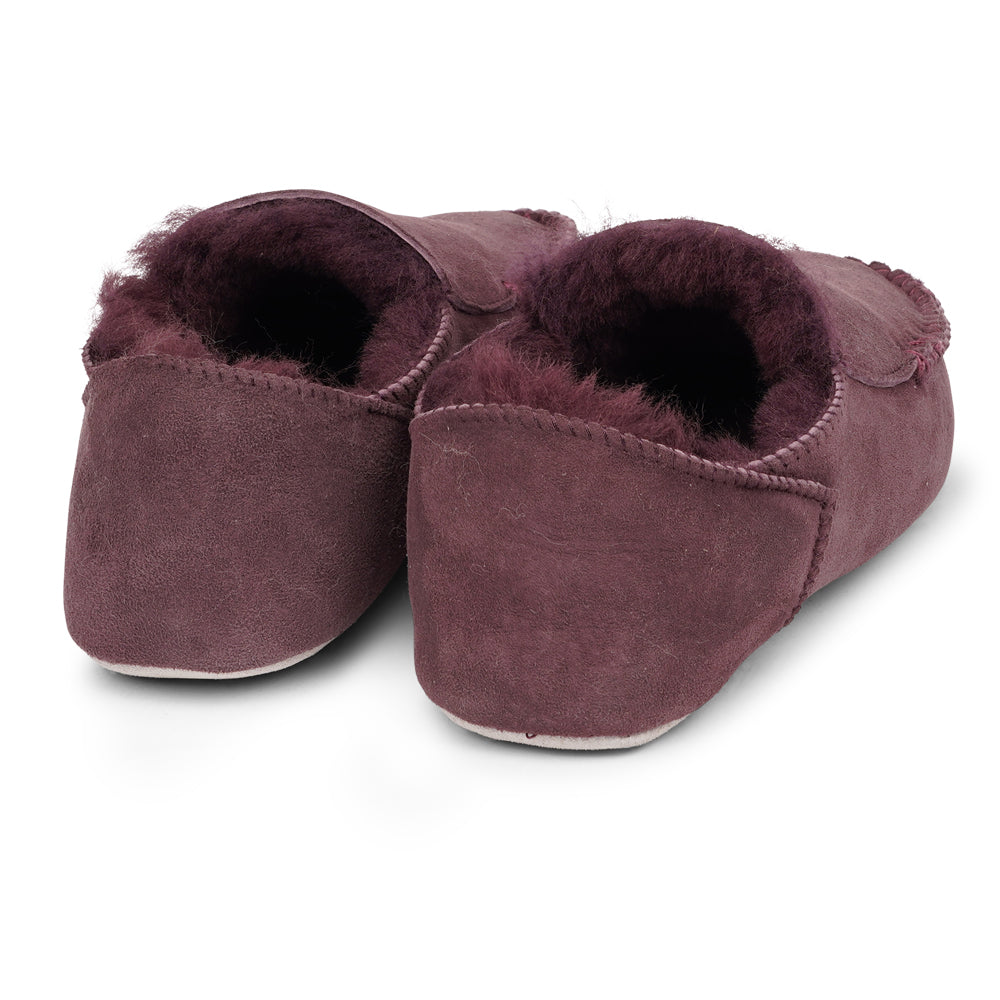 Crafted from 100% premium sheepskin, these moccasins not only epitomize elegance but also offer a multitude of practical benefits that cater to the changing seasons. We are proud to announce that Pumori Shearling Moccasins hold the prestigious LWG Environmental GOLD RATED Certification, a testament to our commitment to sustainable and eco-friendly practices. Indulge in the world of Pumori Shearling Moccasins and experience footwear that transcends the ordinary.