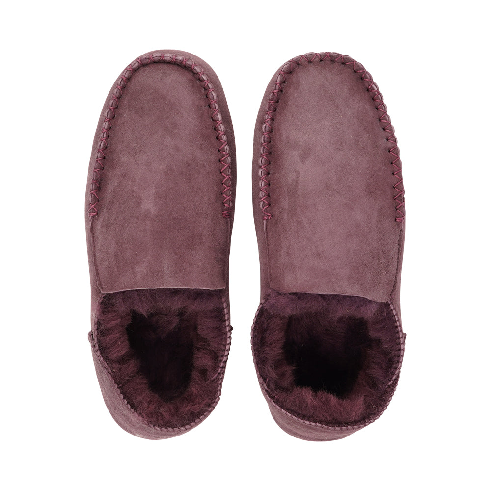 Crafted from 100% premium sheepskin, these moccasins not only epitomize elegance but also offer a multitude of practical benefits that cater to the changing seasons. We are proud to announce that Pumori Shearling Moccasins hold the prestigious LWG Environmental GOLD RATED Certification, a testament to our commitment to sustainable and eco-friendly practices. Indulge in the world of Pumori Shearling Moccasins and experience footwear that transcends the ordinary.