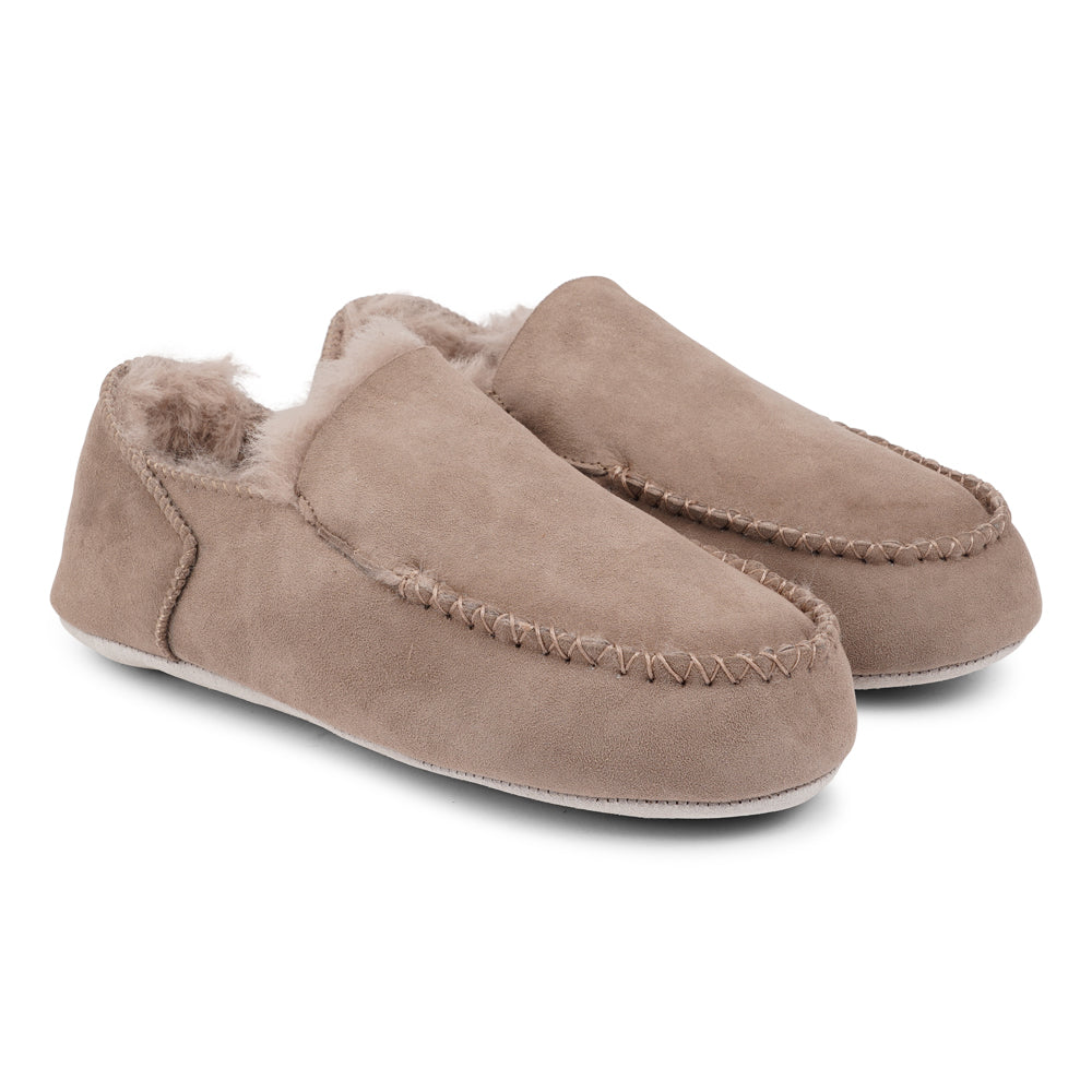 Crafted from 100% premium sheepskin, these moccasins not only epitomize elegance but also offer a multitude of practical benefits that cater to the changing seasons. We are proud to announce that Pumori Shearling Moccasins hold the prestigious LWG Environmental GOLD RATED Certification, a testament to our commitment to sustainable and eco-friendly practices. Indulge in the world of Pumori Shearling Moccasins and experience footwear that transcends the ordinary.