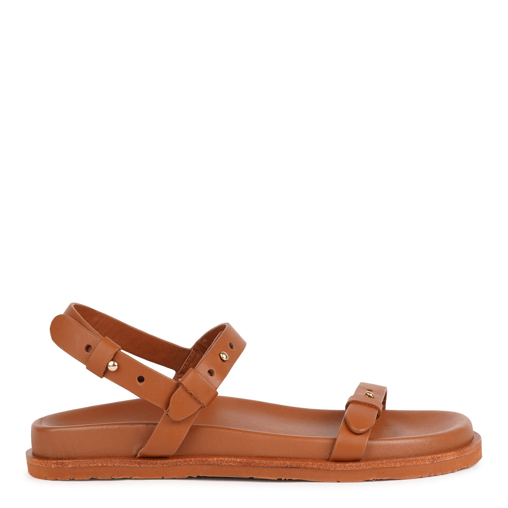 Lovelies Studio - Ravello - a handcrafted leather sandal that combines feminine elegance with everyday comfort. Designed with slim, adjustable straps, it offers a secure, personalized fit that moves effortlessly with you throughout the day.
Crafted from vegetable-tanned buffalo leather, the soft yet durable straps are made to age beautifully over time. A soft leather insole and a durable rubber outsole provide stability and ease - perfect for both relaxed daytime wear and more refined evening looks.