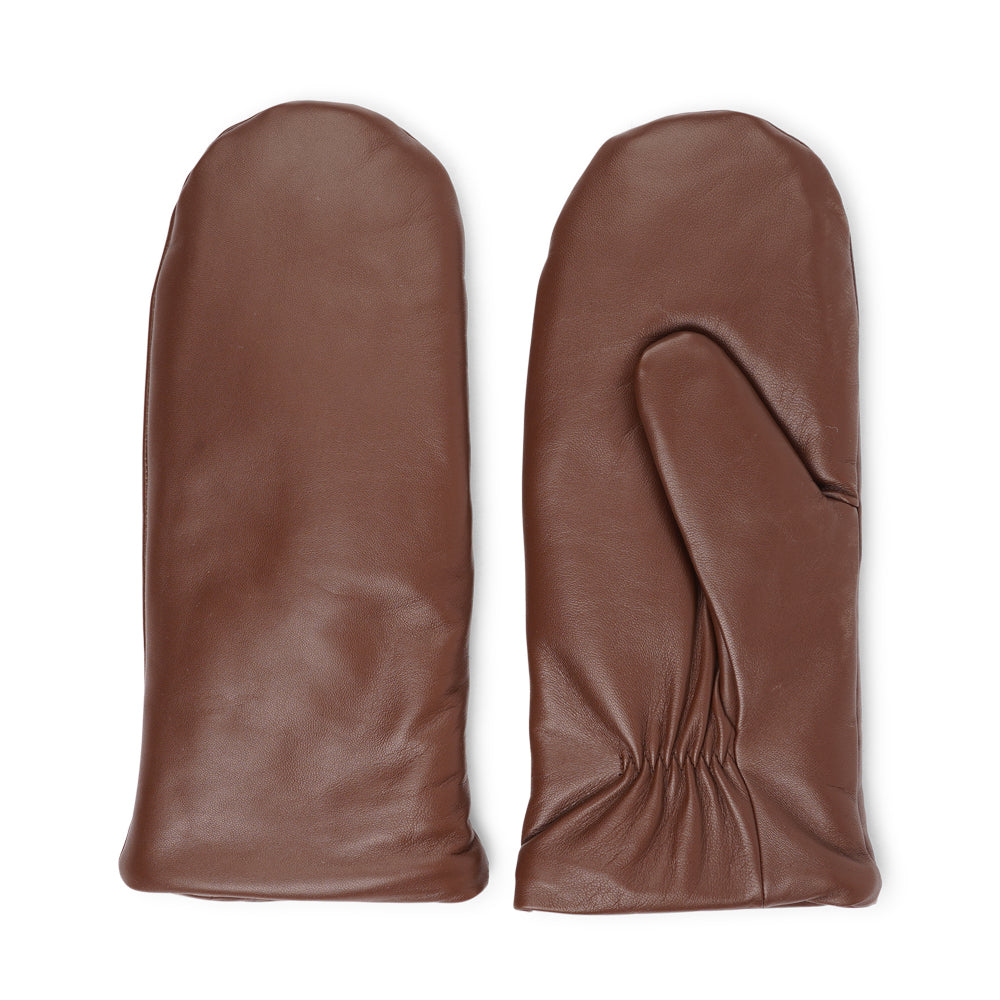 The Ravenna mittens are crafted from premium leather and feature a plush fleece lining for exceptional warmth and comfort.
With their sophisticated design and luxurious materials, these mittens offer both style and practicality, making them an essential accessory for chilly weather.