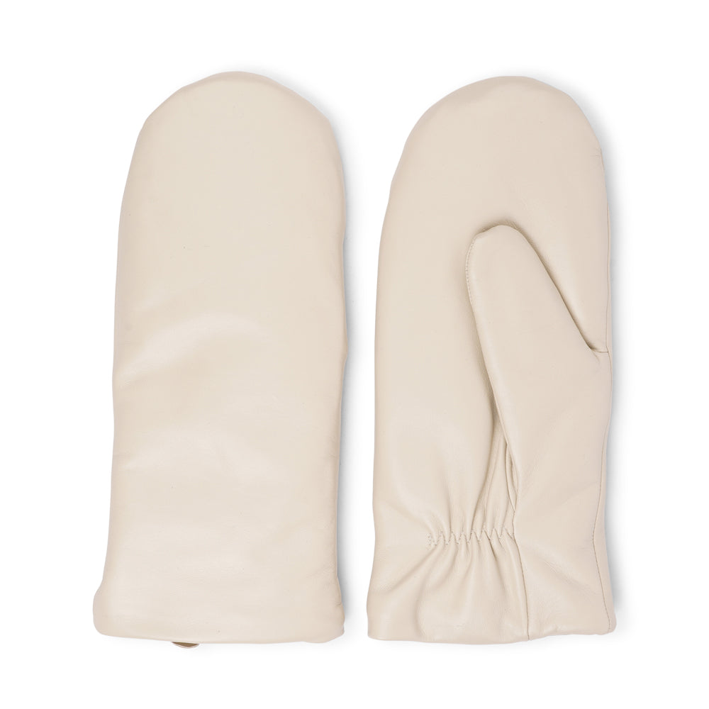 The Ravenna mittens are crafted from premium leather and feature a plush fleece lining for exceptional warmth and comfort.
With their sophisticated design and luxurious materials, these mittens offer both style and practicality, making them an essential accessory for chilly weather.