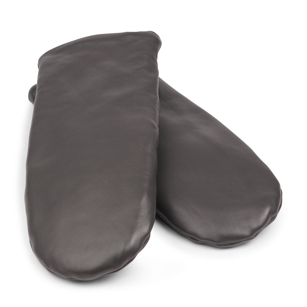 The Ravenna mittens are crafted from premium leather and feature a plush fleece lining for exceptional warmth and comfort.
With their sophisticated design and luxurious materials, these mittens offer both style and practicality, making them an essential accessory for chilly weather.