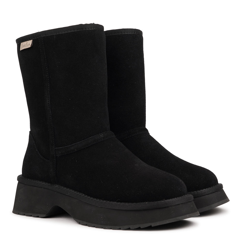 Lovelies - Rivo Medium- Effortless Style Meets Cold-Weather Comfort
Meet your new winter essential. The Rivo Medium shearling boots are all about laid-back luxury — soft, warm, and built to take on the season in style. With their durable rubber soles and plush shearling lining, they keep your feet cozy and protected, no matter where the day takes you.
More than just practical, Rivo Medium- brings together comfort and cool design - proof that staying warm never looked this good.