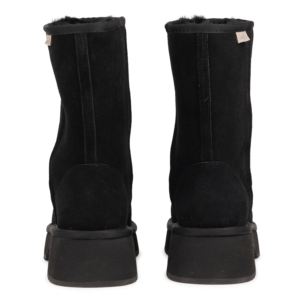 Lovelies - Rivo Medium- Effortless Style Meets Cold-Weather Comfort
Meet your new winter essential. The Rivo Medium shearling boots are all about laid-back luxury — soft, warm, and built to take on the season in style. With their durable rubber soles and plush shearling lining, they keep your feet cozy and protected, no matter where the day takes you.
More than just practical, Rivo Medium- brings together comfort and cool design - proof that staying warm never looked this good.