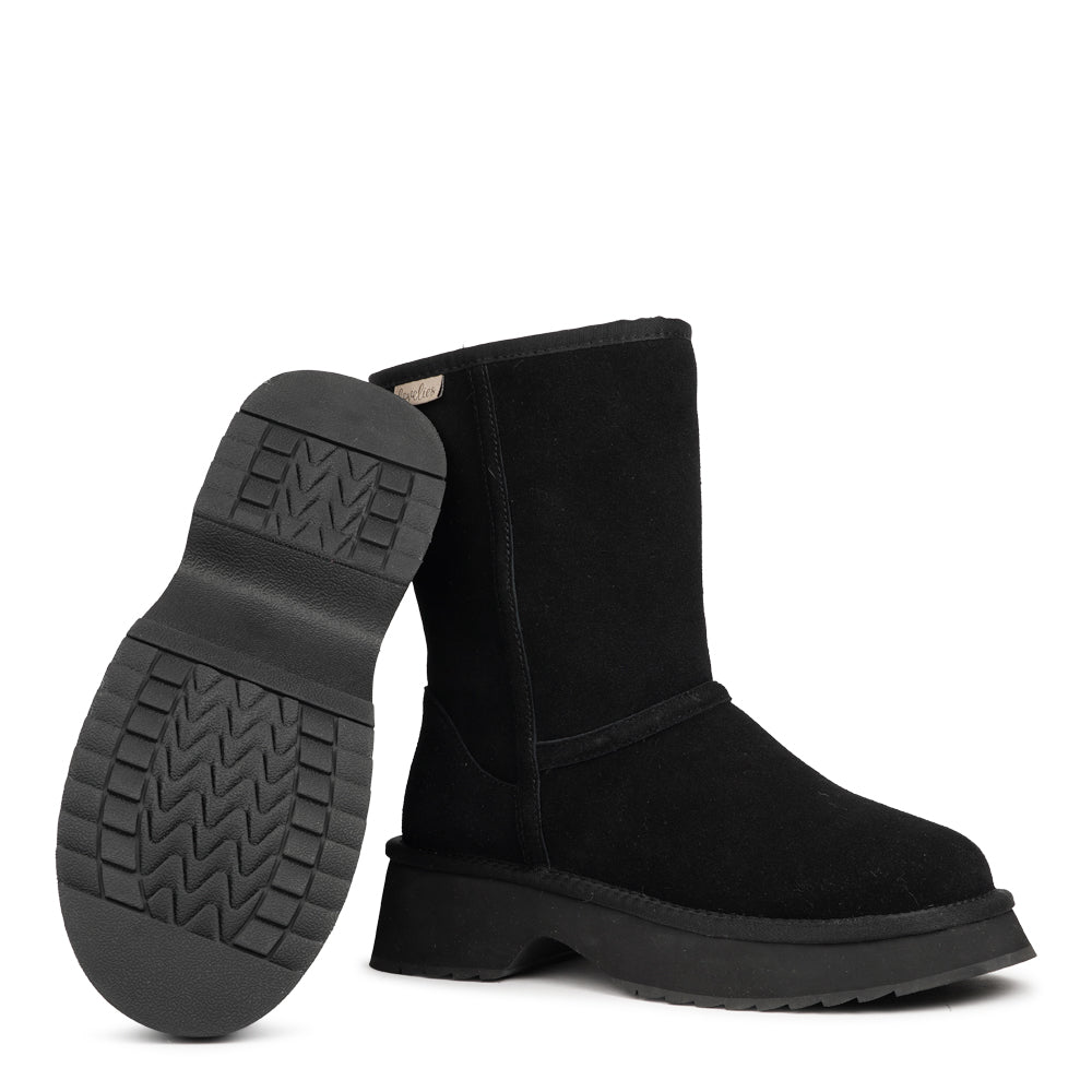 Lovelies - Rivo Medium- Effortless Style Meets Cold-Weather Comfort
Meet your new winter essential. The Rivo Medium shearling boots are all about laid-back luxury — soft, warm, and built to take on the season in style. With their durable rubber soles and plush shearling lining, they keep your feet cozy and protected, no matter where the day takes you.
More than just practical, Rivo Medium- brings together comfort and cool design - proof that staying warm never looked this good.