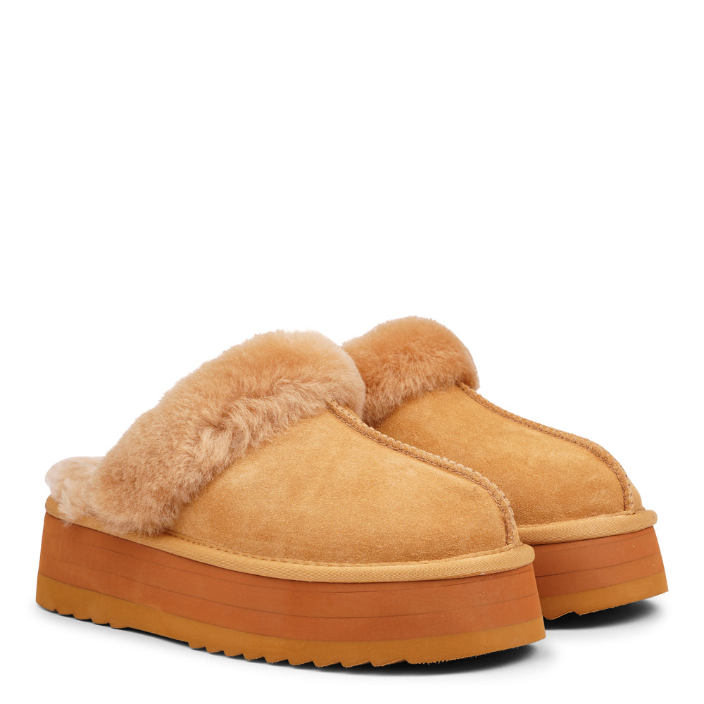 Lovelies Studio - Denmark -What sets the Robson mules apart is their plush shearling lining, which envelops your feet in a cloud-like cocoon of comfort. The shearling not only adds a touch of opulence but also provides natural insulation, keeping your feet toasty even on the chilliest of days.