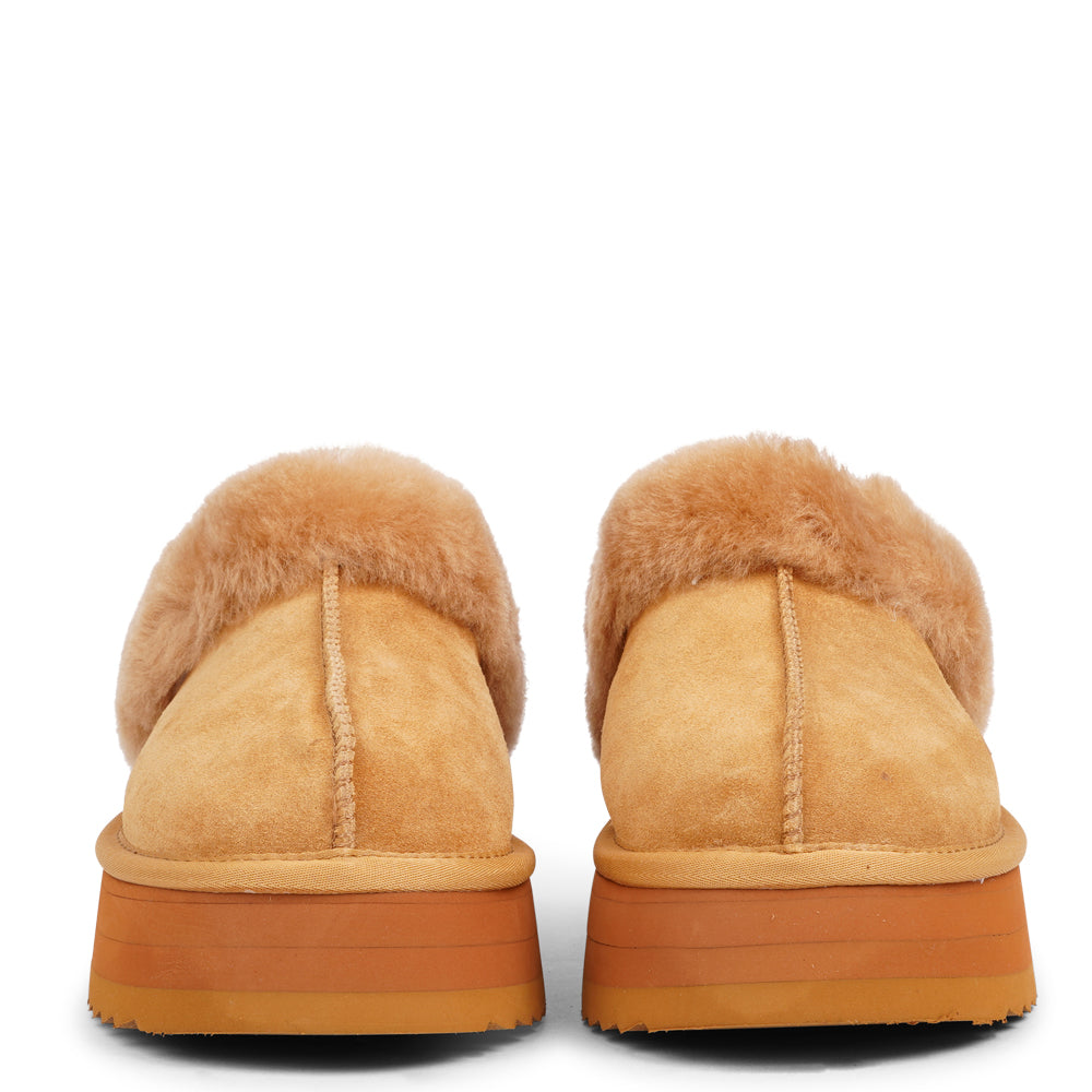 Lovelies Studio - Denmark -What sets the Robson mules apart is their plush shearling lining, which envelops your feet in a cloud-like cocoon of comfort. The shearling not only adds a touch of opulence but also provides natural insulation, keeping your feet toasty even on the chilliest of days.