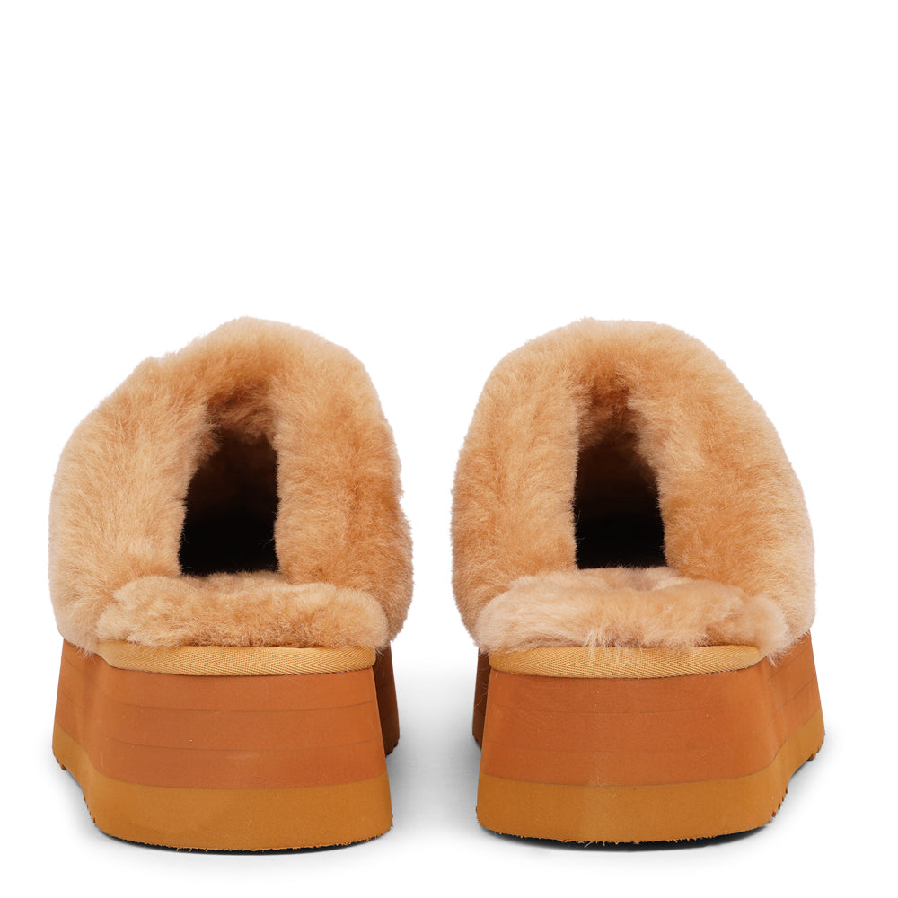 Lovelies Studio - Denmark -What sets the Robson mules apart is their plush shearling lining, which envelops your feet in a cloud-like cocoon of comfort. The shearling not only adds a touch of opulence but also provides natural insulation, keeping your feet toasty even on the chilliest of days.