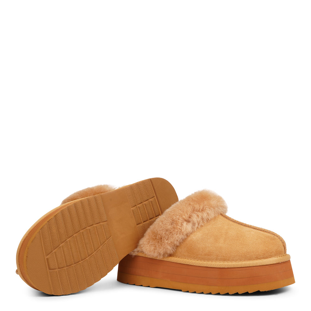 Lovelies Studio - Denmark -What sets the Robson mules apart is their plush shearling lining, which envelops your feet in a cloud-like cocoon of comfort. The shearling not only adds a touch of opulence but also provides natural insulation, keeping your feet toasty even on the chilliest of days.