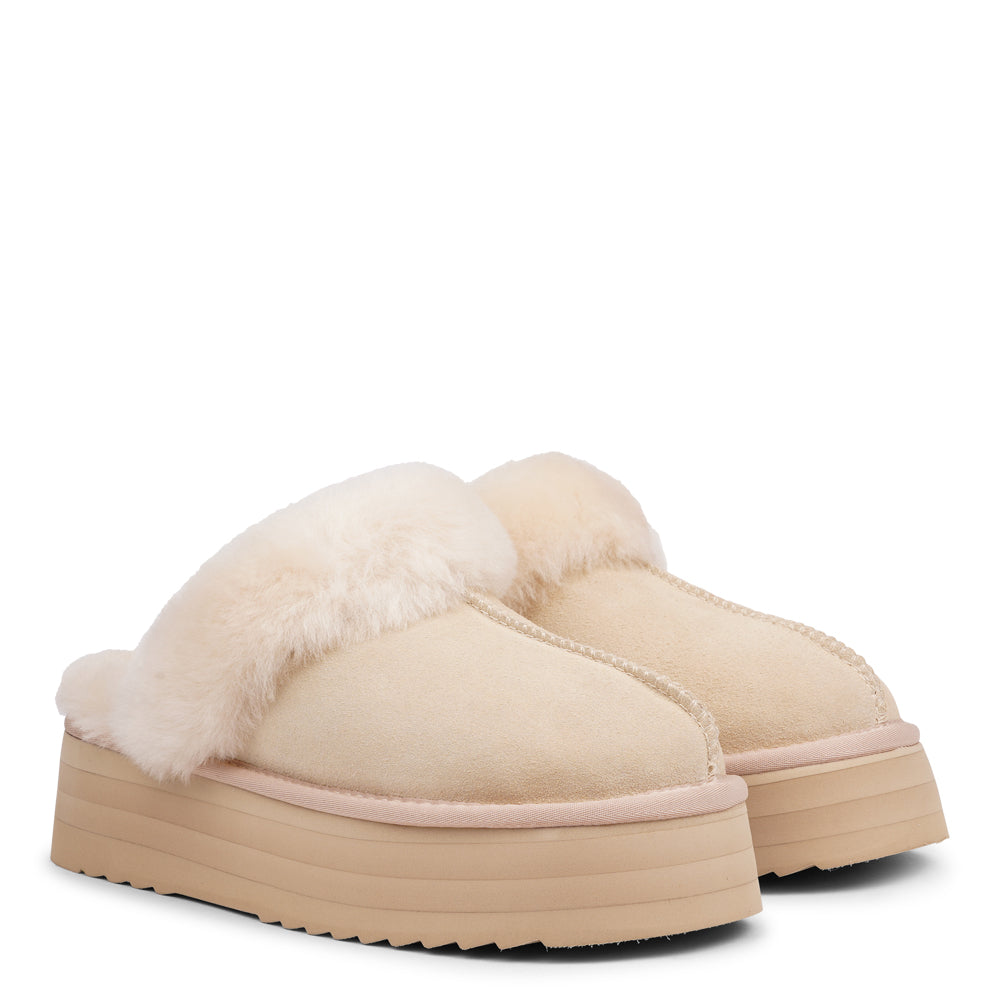Lovelies Studio - What sets the&nbsp;Robson mules apart is their plush shearling lining, which envelops your feet in a cloud-like cocoon of comfort. The shearling not only adds a touch of opulence but also provides natural insulation, keeping your feet toasty even on the chilliest of days.