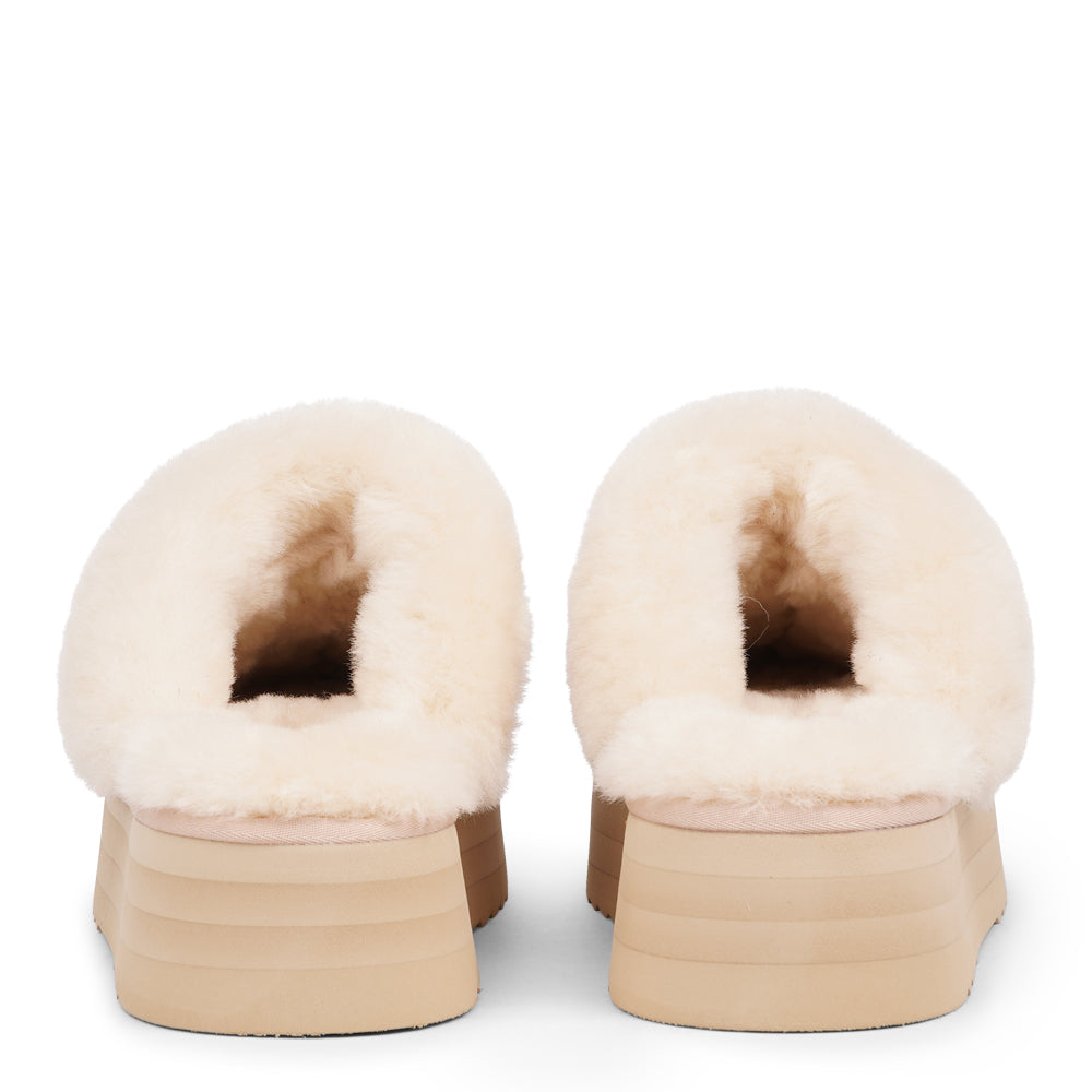 Lovelies Studio - Denmark -What sets the Robson mules apart is their plush shearling lining, which envelops your feet in a cloud-like cocoon of comfort. The shearling not only adds a touch of opulence but also provides natural insulation, keeping your feet toasty even on the chilliest of days.