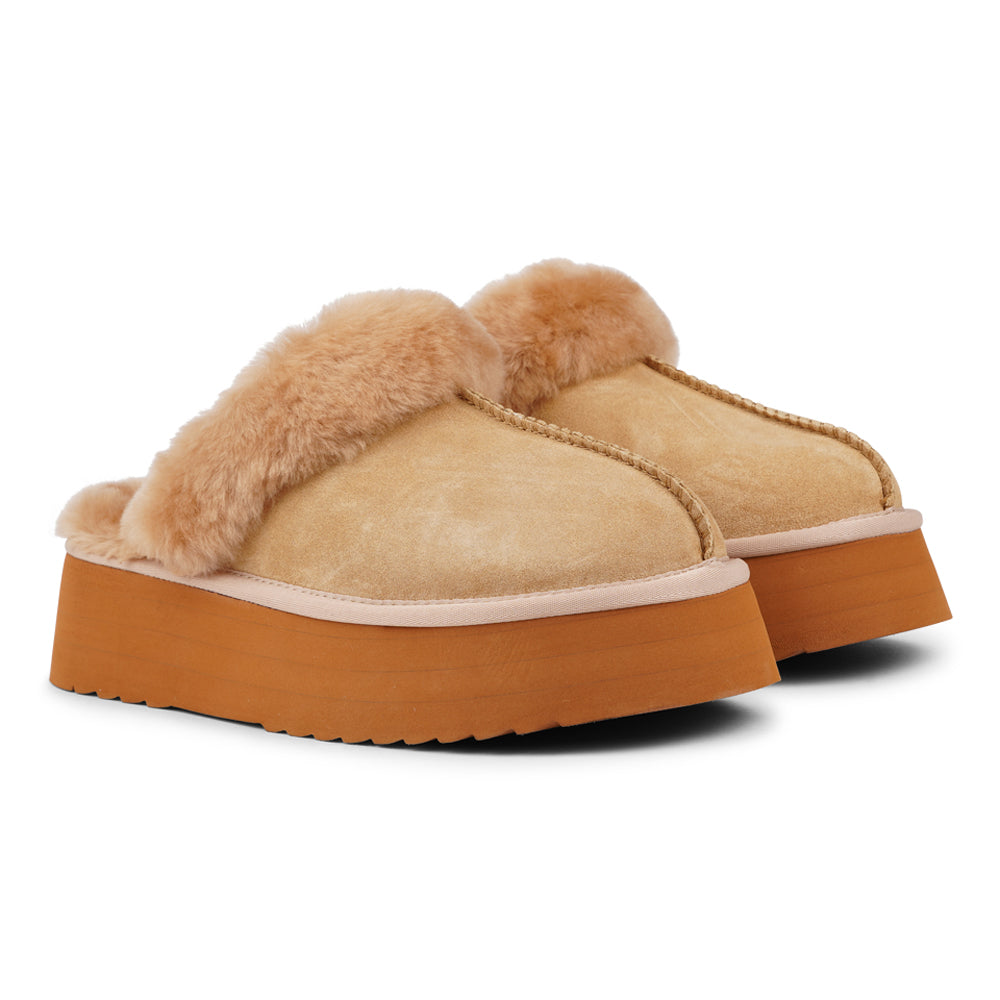 What sets the Robson mules apart is their plush shearling lining, which envelops your feet in a cloud-like cocoon of comfort. The shearling not only adds a touch of opulence but also provides natural insulation, keeping your feet toasty even on the chilliest of days.
But comfort isn't just skin-deep with the Robson mules. The combination of premium suede and the resilient rubber sole ensures durability and longevity, making these mules a dependable choice for daily wear. Whether you're stepping out fo