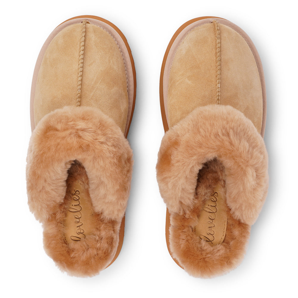What sets the Robson mules apart is their plush shearling lining, which envelops your feet in a cloud-like cocoon of comfort. The shearling not only adds a touch of opulence but also provides natural insulation, keeping your feet toasty even on the chilliest of days.
But comfort isn't just skin-deep with the Robson mules. The combination of premium suede and the resilient rubber sole ensures durability and longevity, making these mules a dependable choice for daily wear. Whether you're stepping out fo
