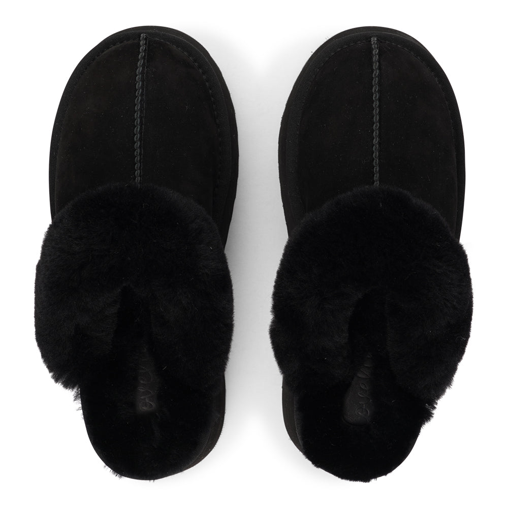 Lovelies - What sets the Robson mules apart is their plush shearling lining, which envelops your feet in a cloud-like cocoon of comfort. The shearling not only adds a touch of opulence but also provides natural insulation, keeping your feet toasty even on the chilliest of days.
But comfort isn't just skin-deep with the Robson mules. The combination of premium nubuck and the resilient rubber sole ensures durability and longevity, making these mules a dependable choice for daily wear.