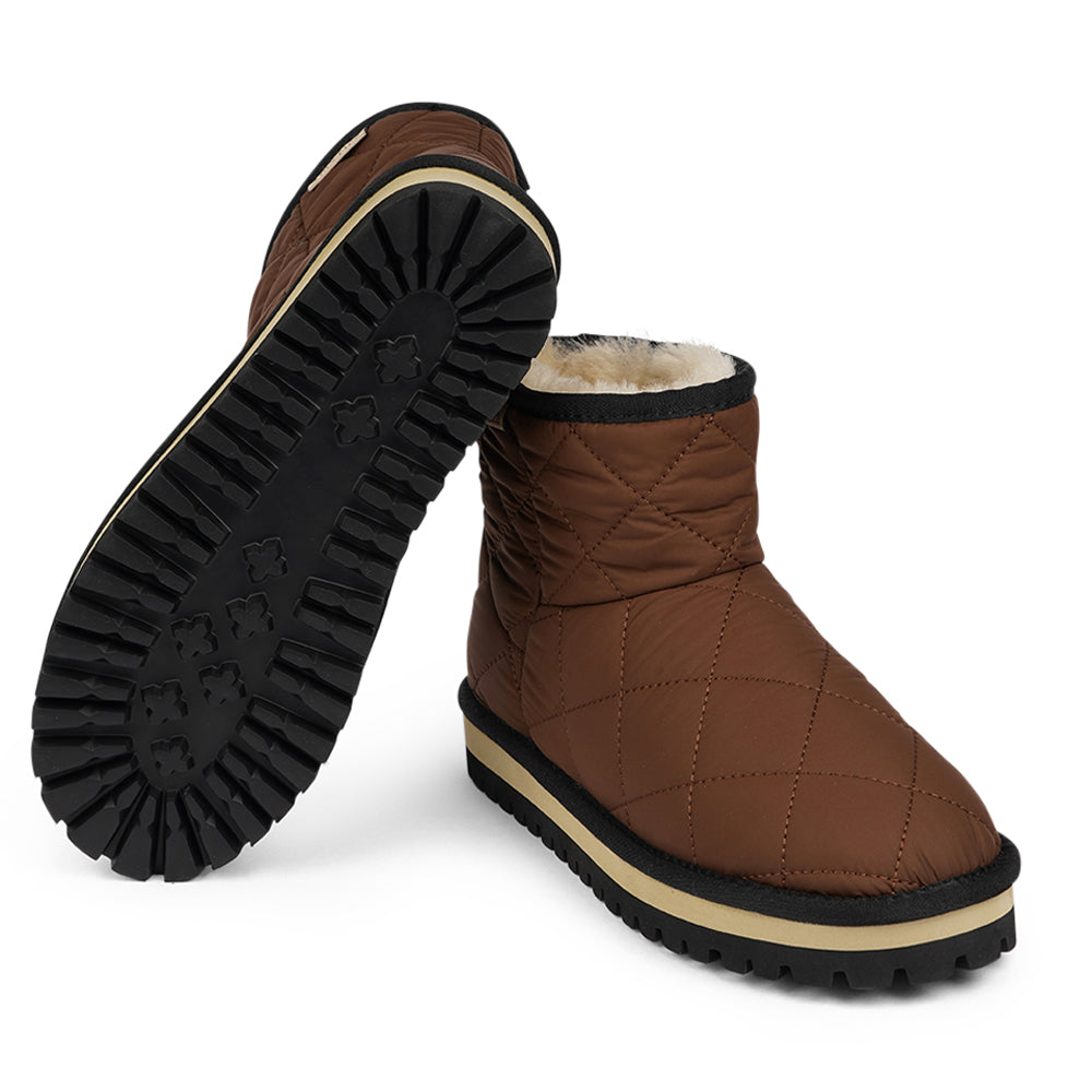 Designed to keep your feet cozy and stylish all autumn long. Experience ultimate softness and warmth as the luxurious shearling lining wraps your feet in comfort. With their soft and durable rubber soles, these boots provide a perfect combination of flexibility and durability, making them ideal for the wintertime. No need to worry about wet weather – the quilted nylon material is water-resistant, keeping your feet dry and comfortable even on rainy days.