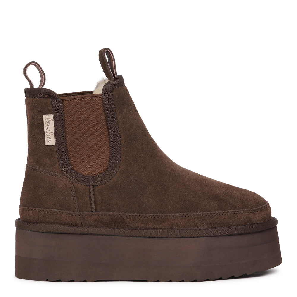 Salio – High Chelsea Boots with Shearling Lining
Step into winter with confidence in the Salio boots - a luxurious take on the classic Chelsea style. Crafted for ultimate comfort, these high shearling boots keep your feet warm, protected, and effortlessly stylish through the coldest months.
With soft, durable rubber soles for stability and a plush shearling lining for all-day coziness, Salio perfectly balances practicality and design. Warmth, comfort, and timeless style - all in one boot.