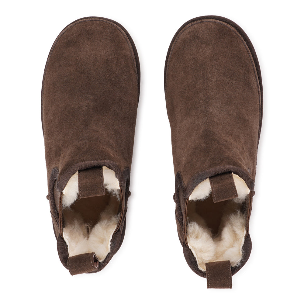 Salio – High Chelsea Boots with Shearling Lining
Step into winter with confidence in the Salio boots - a luxurious take on the classic Chelsea style. Crafted for ultimate comfort, these high shearling boots keep your feet warm, protected, and effortlessly stylish through the coldest months.
With soft, durable rubber soles for stability and a plush shearling lining for all-day coziness, Salio perfectly balances practicality and design. Warmth, comfort, and timeless style - all in one boot.