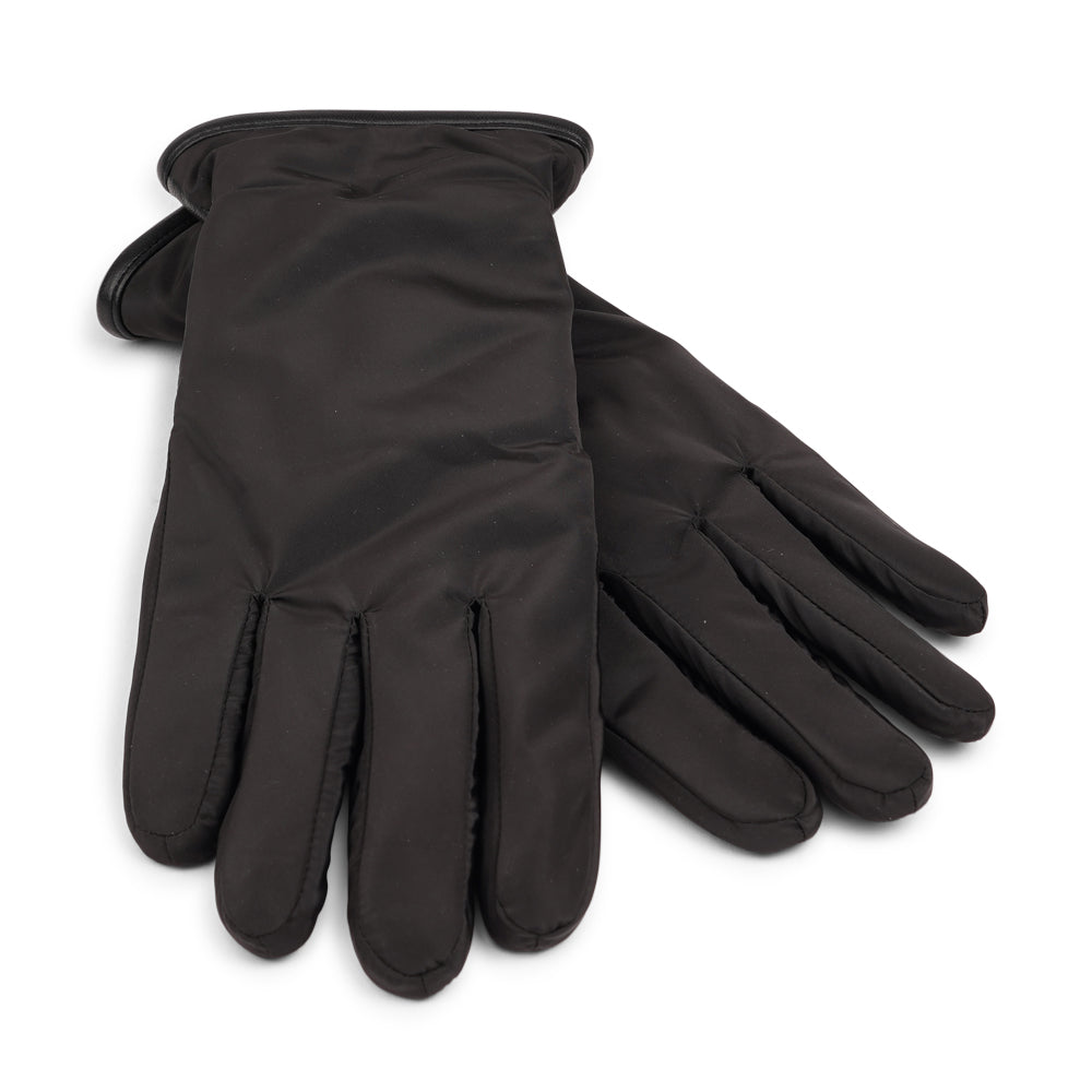 Lovelies Studio - The Sandria gloves combine functionality and luxury with their insulated nylon exterior and plush fleece lining. The fine lambskin palm adds a touch of sophistication and ensures a comfortable grip.
Perfect for staying warm and stylish, Sandria offers both protection and elegance in colder weather.