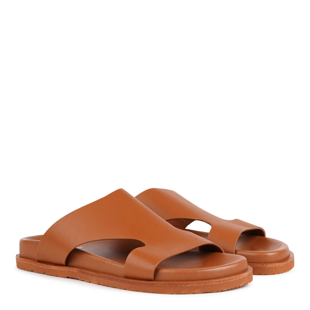 Lovelies Studio - Sassano - a beautifully handcrafted leather sandal that combines feminine elegance with everyday comfort. Designed with a wide upper for enhanced support and a soft leather insole for a natural, comfortable feel.
Crafted from vegetable-tanned leather, the durable straps are made to age beautifully over time. Finished with a sturdy rubber outsole for reliable grip, Sassano offers both stability and ease - perfect for relaxed daytime wear and more refined evening occasions.