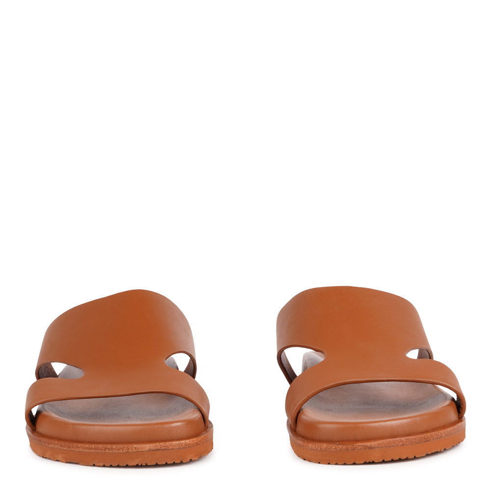 Lovelies Studio - Sassano - a beautifully handcrafted leather sandal that combines feminine elegance with everyday comfort. Designed with a wide upper for enhanced support and a soft leather insole for a natural, comfortable feel.
Crafted from vegetable-tanned leather, the durable straps are made to age beautifully over time. Finished with a sturdy rubber outsole for reliable grip, Sassano offers both stability and ease - perfect for relaxed daytime wear and more refined evening occasions.