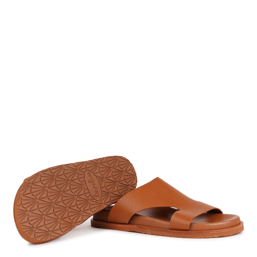 Lovelies Studio - Sassano - a beautifully handcrafted leather sandal that combines feminine elegance with everyday comfort. Designed with a wide upper for enhanced support and a soft leather insole for a natural, comfortable feel.
Crafted from vegetable-tanned leather, the durable straps are made to age beautifully over time. Finished with a sturdy rubber outsole for reliable grip, Sassano offers both stability and ease - perfect for relaxed daytime wear and more refined evening occasions.