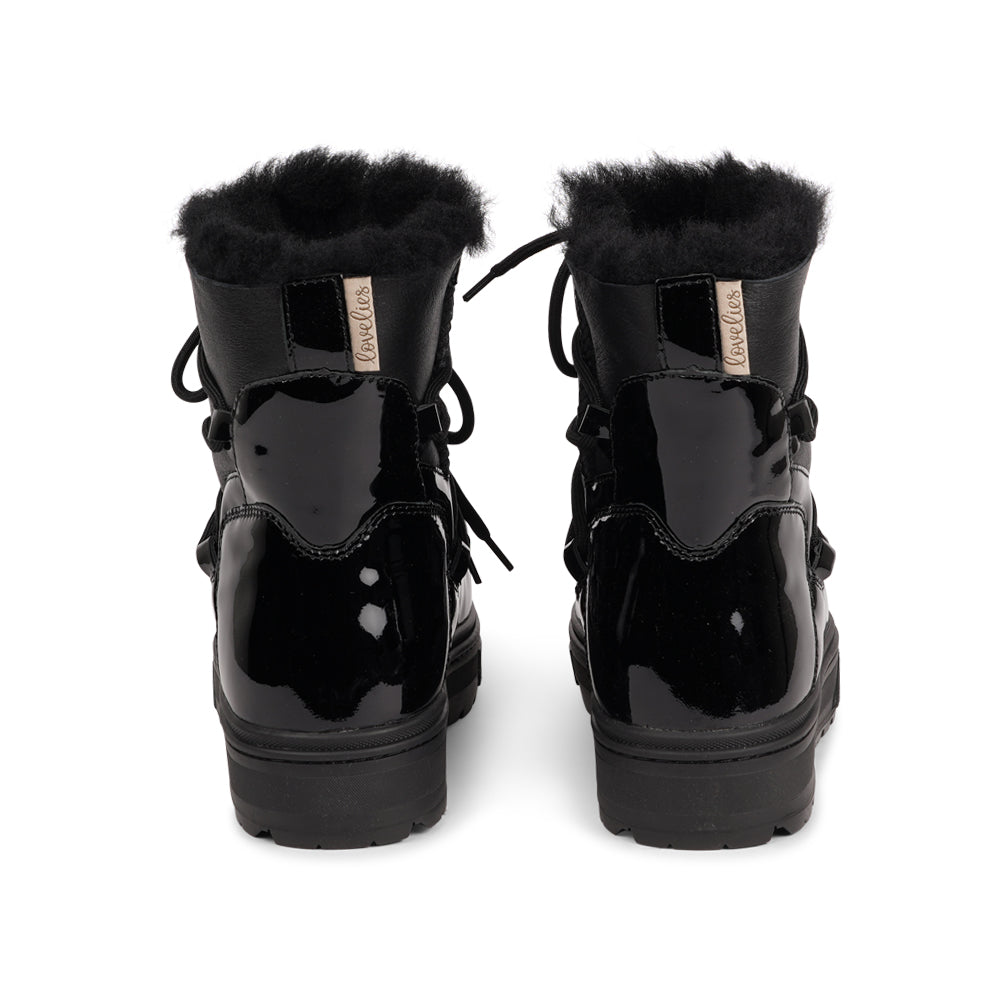 High quality shearling boots  Lovelies shearling boots bring softness and warmth to your feet this autumn. With soft and durable rubber soles plus a gorgeous design you're perfectly suited for the wintertime.   Enjoy your Lovelies!