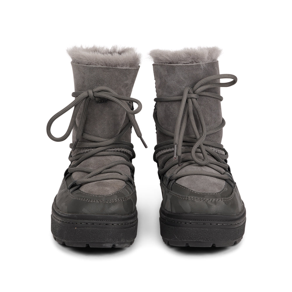 High quality shearling boots Lovelies shearling boots bring softness and warmth to your feet this autumn. With soft and durable rubber soles plus a gorgeous design you're perfectly suited for the wintertime. Enjoy your Lovelies!