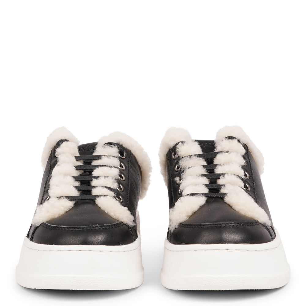 Style Selva from Lovelies. The upper is adorned with suede and features charming shearling details, adding a touch of luxury to your every step. Whether you're dressing up for a night out or aiming for a more casual look, these sneakers effortlessly elevate your style.
With a full innersole and lining of plush shearling, your feet are cocooned in comfort and warmth. This luxurious lining not only keeps you toasty but also molds around your feet, providing a custom fit like no other.