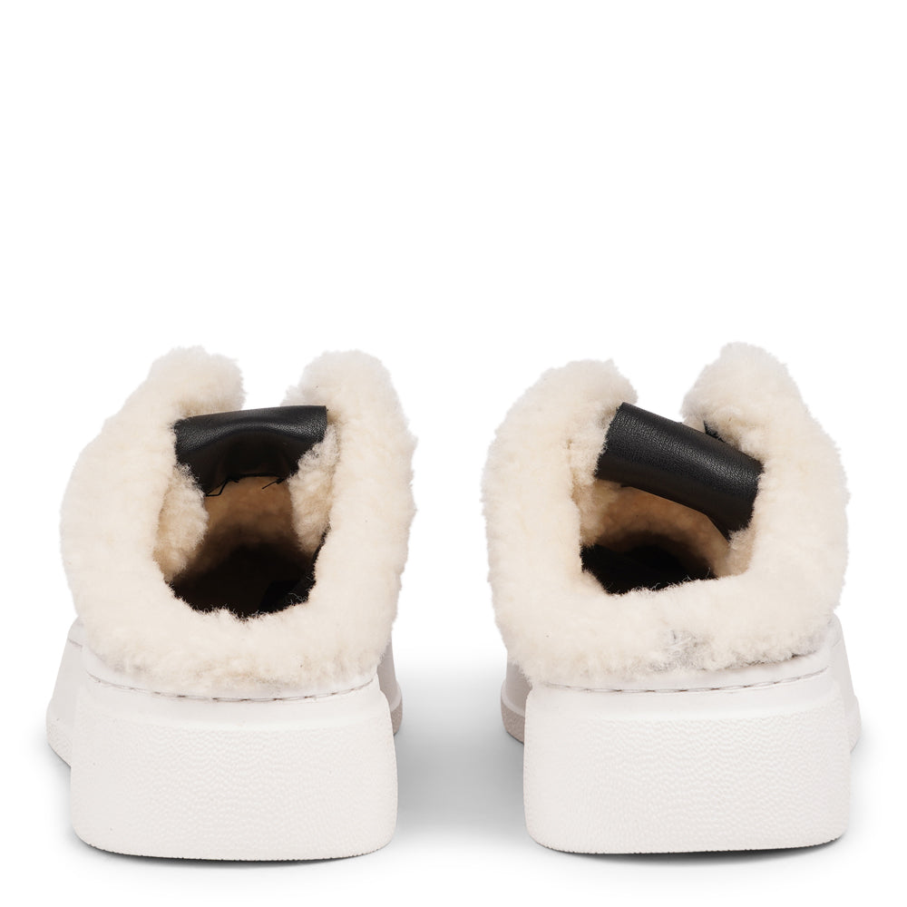 Style Selva from Lovelies. The upper is adorned with suede and features charming shearling details, adding a touch of luxury to your every step. Whether you're dressing up for a night out or aiming for a more casual look, these sneakers effortlessly elevate your style.
With a full innersole and lining of plush shearling, your feet are cocooned in comfort and warmth. This luxurious lining not only keeps you toasty but also molds around your feet, providing a custom fit like no other.