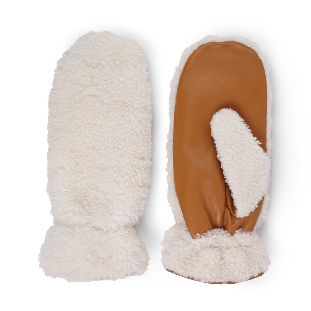 The Siena mittens combine the best of both worlds with a soft shearling exterior and durable leather palms for added grip. Lined with plush shearling, these mittens provide exceptional warmth and comfort in cold weather.
Their timeless design and premium materials make Siena a stylish and practical choice for winter days.