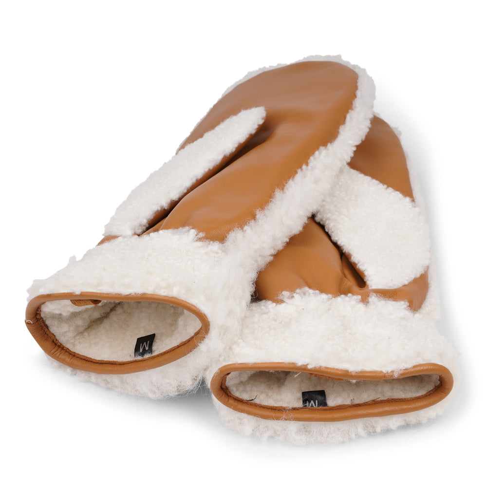 The Siena mittens combine the best of both worlds with a soft shearling exterior and durable leather palms for added grip. Lined with plush shearling, these mittens provide exceptional warmth and comfort in cold weather.
Their timeless design and premium materials make Siena a stylish and practical choice for winter days.