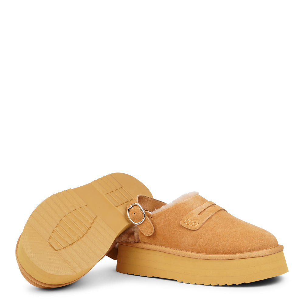 Step into a world of luxury and coziness with our Siple suede mules. Crafted with the finest suede, these mules are designed to provide not only elegance but also ultimate comfort for your feet. The sumptuous shearling lining ensures your feet stay warm and snug, making them the perfect choice for colder days.  The standout feature of the Siple mules is the adjustable heel strap, allowing you to customize the fit to your liking.