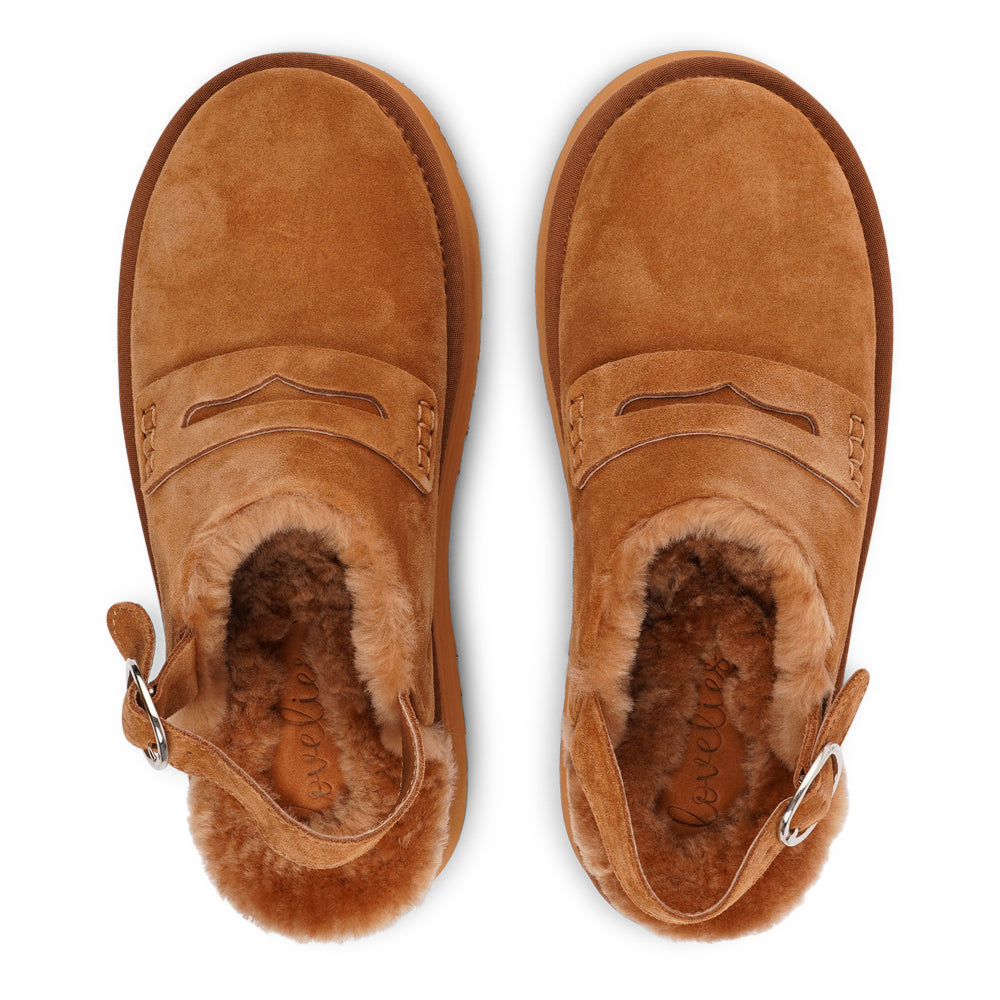 Step into a world of luxury and coziness with our Siple suede mules. Crafted with the finest suede, these mules are designed to provide not only elegance but also ultimate comfort for your feet. The sumptuous shearling lining ensures your feet stay warm and snug, making them the perfect choice for colder days.  The standout feature of the Siple mules is the adjustable heel strap, allowing you to customize the fit to your liking.