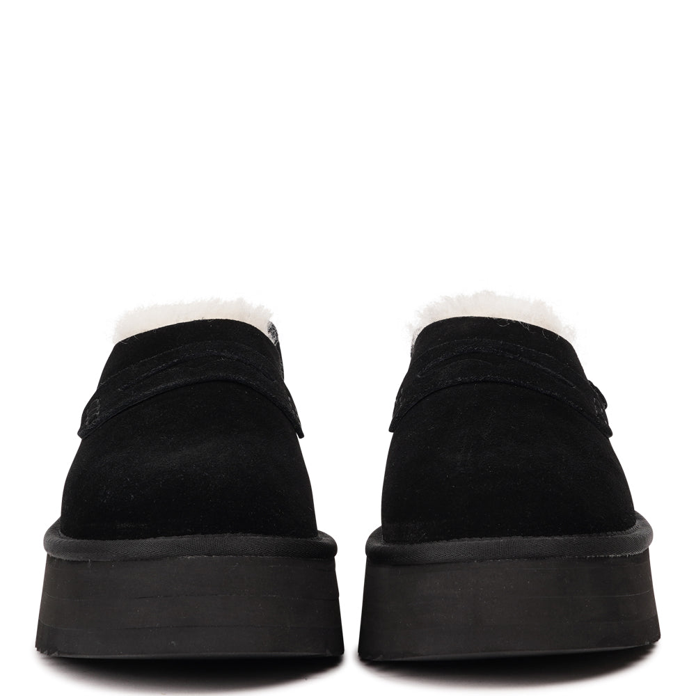 Step into a world of luxury and coziness with our Siple suede mules. Crafted with the finest suede, these mules are designed to provide not only elegance but also ultimate comfort for your feet. The sumptuous shearling lining ensures your feet stay warm and snug, making them the perfect choice for colder days.
The standout feature of the Siple mules is the adjustable heel strap, allowing you to customize the fit to your liking. This ensures a secure and comfortable feel as you walk, no matter where your da