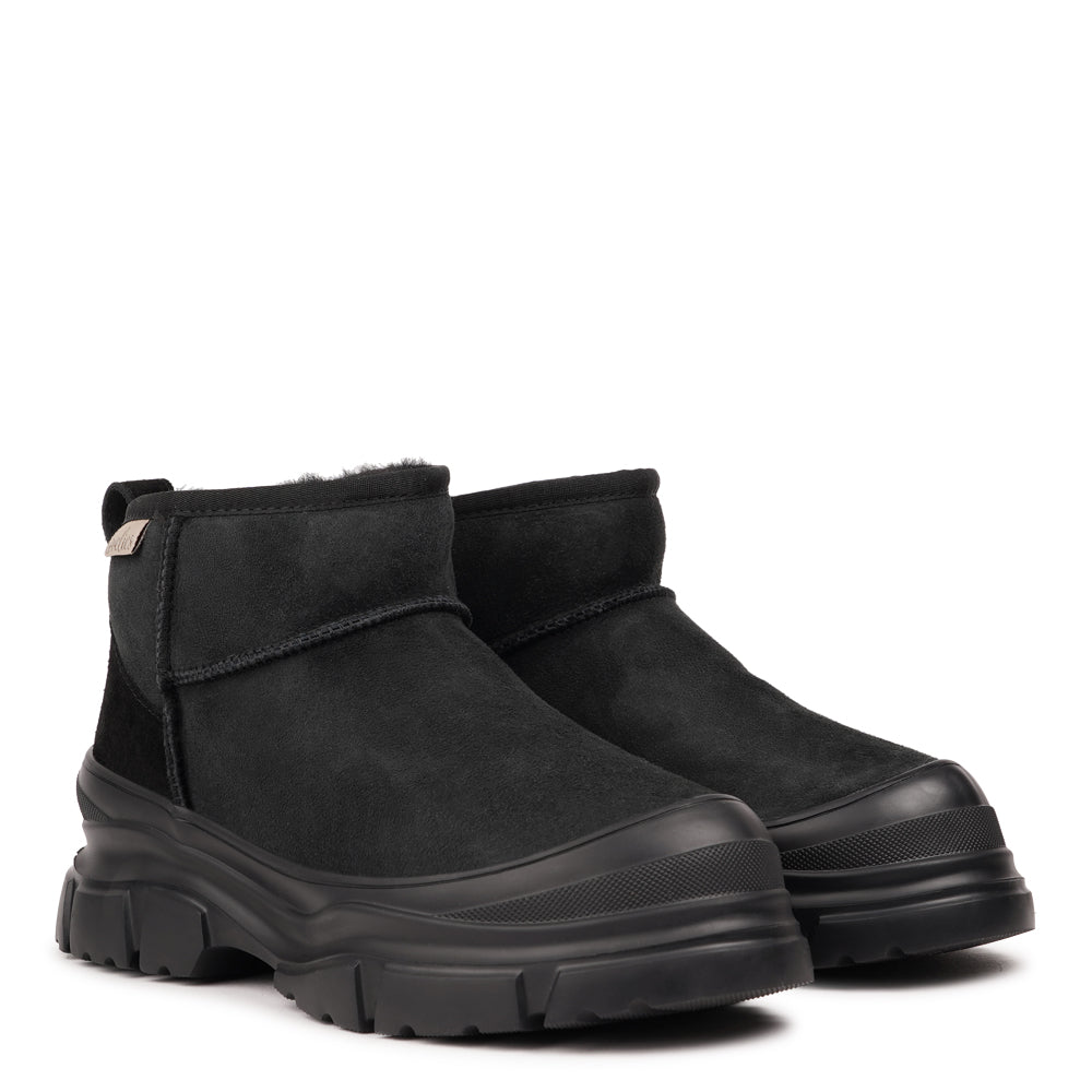 Taipana – Low Shearling Boots
Stay warm and effortlessly stylish this season with Lovelies’ Taipana boots — where cozy comfort meets timeless design. Made from soft natural shearling with refined stitching details, these low boots bring a touch of understated luxury to your everyday look.
The lightweight EVA rubber sole adds flexibility and grip, giving you comfort and stability with every step. Perfect for chilly days, Taipana keeps your feet snug, supported, and ready for winter adventures.