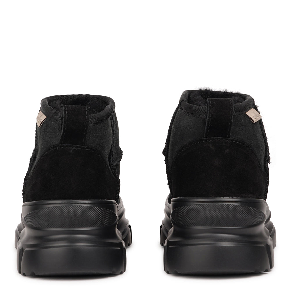 Taipana – Low Shearling Boots
Stay warm and effortlessly stylish this season with Lovelies’ Taipana boots — where cozy comfort meets timeless design. Made from soft natural shearling with refined stitching details, these low boots bring a touch of understated luxury to your everyday look.
The lightweight EVA rubber sole adds flexibility and grip, giving you comfort and stability with every step. Perfect for chilly days, Taipana keeps your feet snug, supported, and ready for winter adventures.