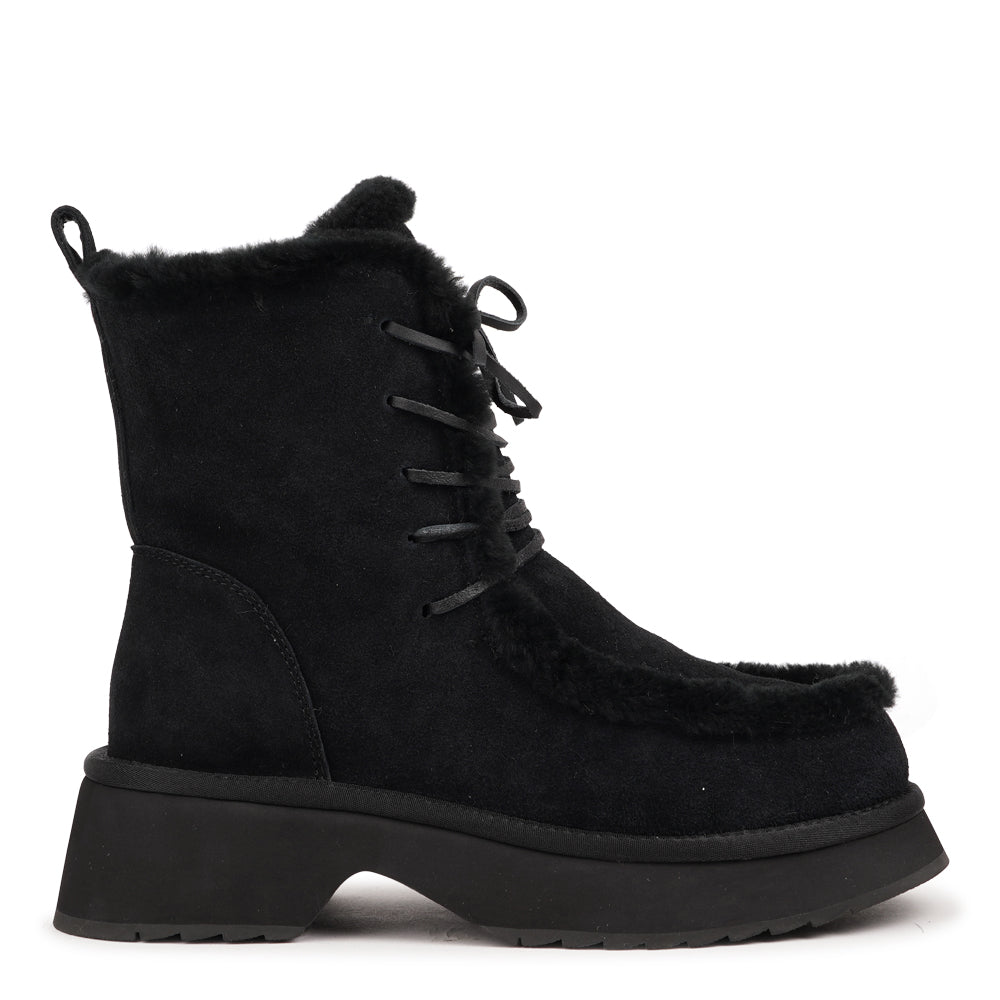 Terzo - Shearling Lace-Up Boots
Meet Terzo - the boots that bring cool comfort to cold days. Crafted from soft natural shearling with sleek stitching and a laid-back lace-up design, they blend rugged charm with effortless style.
The lightweight EVA rubber sole keeps every step flexible, steady, and comfortable - so you can move through winter with ease. Warm, durable, and effortlessly stylish, Terzo is your go-to boot for wherever the season takes you.