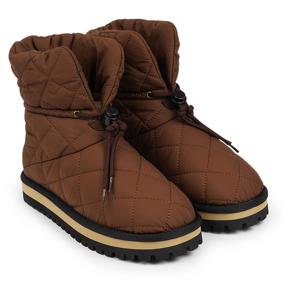 Crafted with meticulous attention to detail, our ankle boots feature a plush shearling lining that provides an irresistible coziness to keep your feet snug throughout the season. The natural insulating properties of shearling ensure that your feet stay toasty even on the chilliest days, making these boots an essential addition to your winter wardrobe.