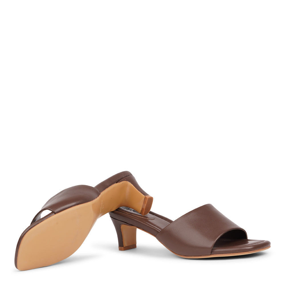 Step into ultimate comfort and feminine elegance with our nappa leather sandals featuring a beautiful wide strap. Indulge in the delicate and soft fabrics that will make you feel both at ease and effortlessly stylish.
These sandals are designed to be versatile, perfectly complementing your feminine dresses or adding a chic touch to your summer skirt. Embrace the comfort and sophistication of these easy-to-go sandals that are destined to become your go-to footwear choice.