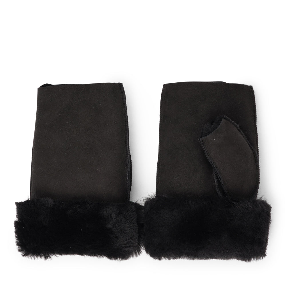 Meet the Uccea Shearling Muffedice—crafted from 100% Australian double-faced shearling for ultimate coziness.
With a soft sheepskin palm and upper, plus a plush sheep fur cuff and lining, these mitts bring serious warmth and style to any winter look.